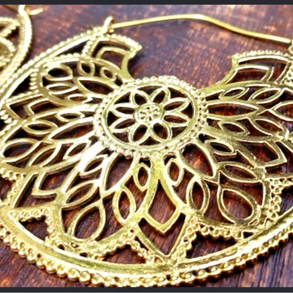 Handmade BOHO Brass Mandala Round Dangle Earrings - Nickel Free - Picture 4 of 4